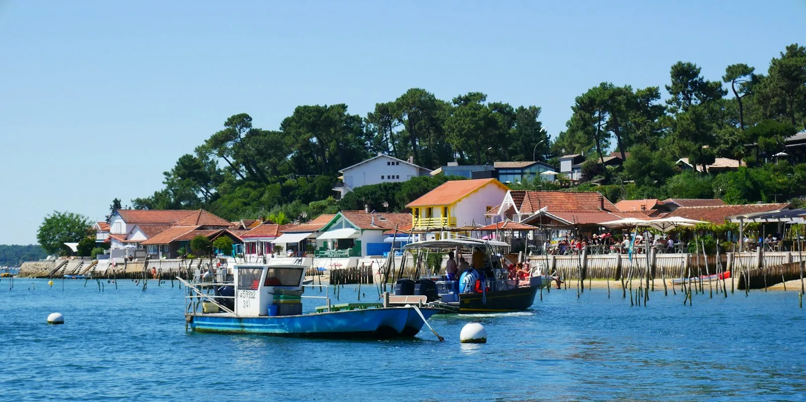 Village de pêcheurs et bateaux sur le Bassin d'Arcachon